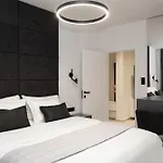 Luxury Vesper- Heated Pool, Hot Tub, Rooftop Terrace, Gym Villa *