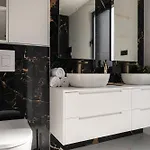 Luxury Vesper- Heated Pool, Hot Tub, Rooftop Terrace, Gym Villa