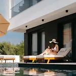 Luxury Vesper- Heated Pool, Hot Tub, Rooftop Terrace, Gym * Vodice