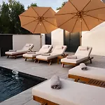 Luxury Vesper- Heated Pool, Hot Tub, Rooftop Terrace, Gym Vodice