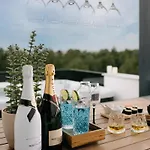 Luxury Vesper- Heated Pool, Hot Tub, Rooftop Terrace, Gym Vodice