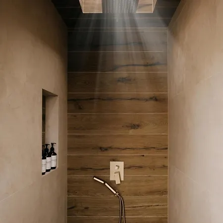 Luxury Vesper- Private Pool, Hot Tub, Rooftop Terrace, Gym Villa *