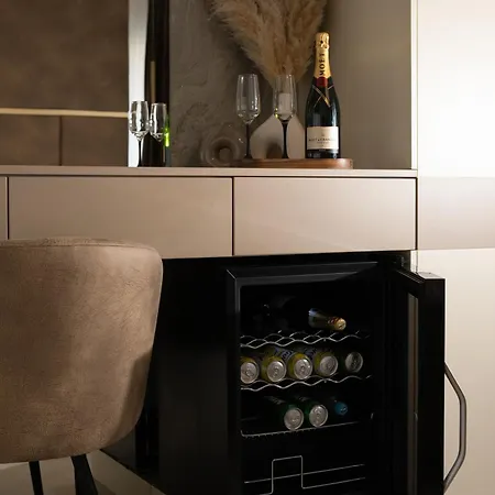 Villa Luxury Vesper- Private Pool, Hot Tub, Rooftop Terrace, Gym *