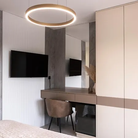 Villa Luxury Vesper- Private Pool, Hot Tub, Rooftop Terrace, Gym *