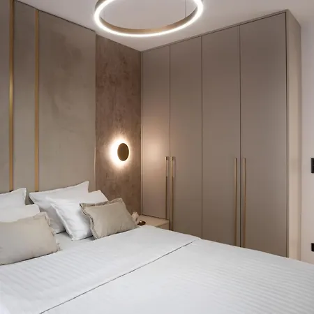 Villa Luxury Vesper- Private Pool, Hot Tub, Rooftop Terrace, Gym *