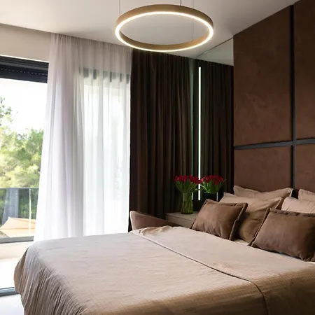 Luxury Vesper- Heated Pool, Hot Tub, Rooftop Terrace, Gym Villa Vodice