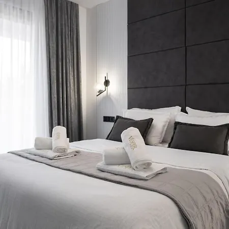 Luxury Vesper- Heated Pool, Hot Tub, Rooftop Terrace, Gym * Vodice