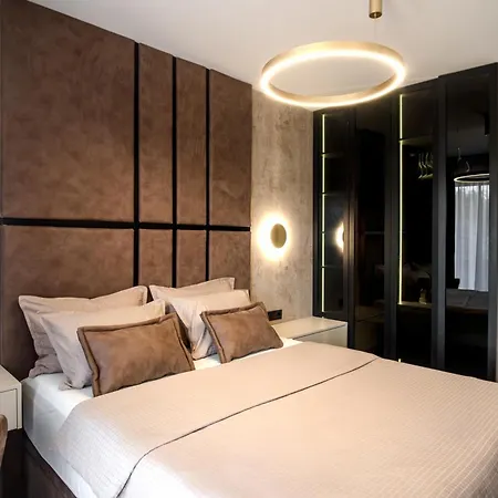 Luxury Vesper- Private Pool, Hot Tub, Rooftop Terrace, Gym *