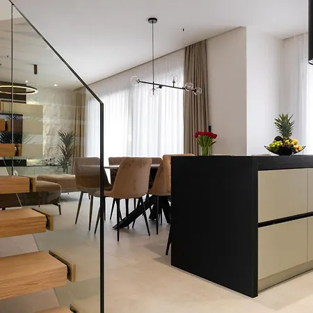 Luxury Vesper- Private Pool, Hot Tub, Rooftop Terrace, Gym 沃迪切