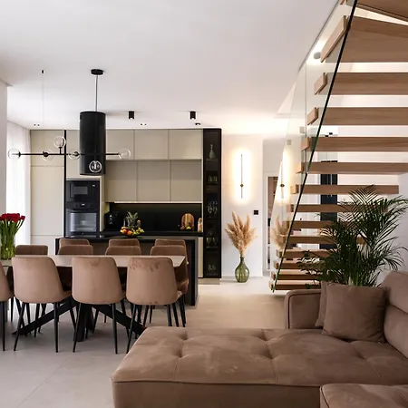 Luxury Vesper- Private Pool, Hot Tub, Rooftop Terrace, Gym