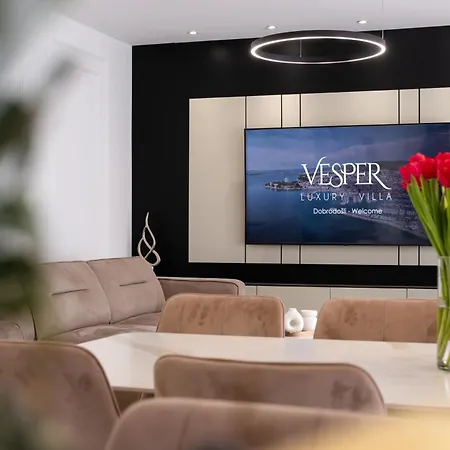 Luxury Vesper- Private Pool, Hot Tub, Rooftop Terrace, Gym Villa *