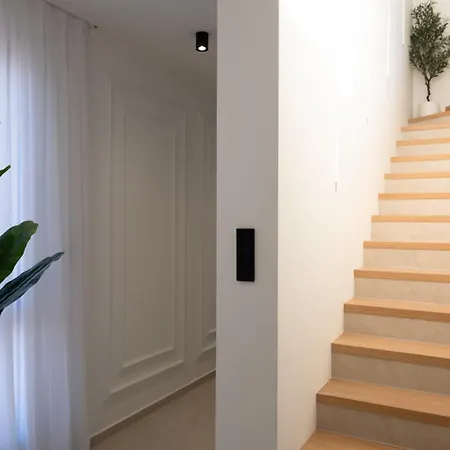 Luxury Vesper- Private Pool, Hot Tub, Rooftop Terrace, Gym