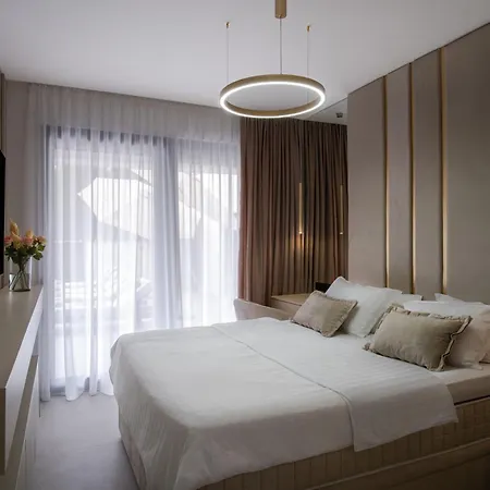 Luxury Vesper- Private Pool, Hot Tub, Rooftop Terrace, Gym *