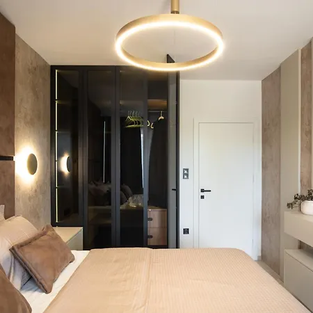 Luxury Vesper- Private Pool, Hot Tub, Rooftop Terrace, Gym Villa