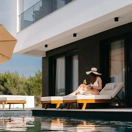 Luxury Vesper- Heated Pool, Hot Tub, Rooftop Terrace, Gym * Vodice
