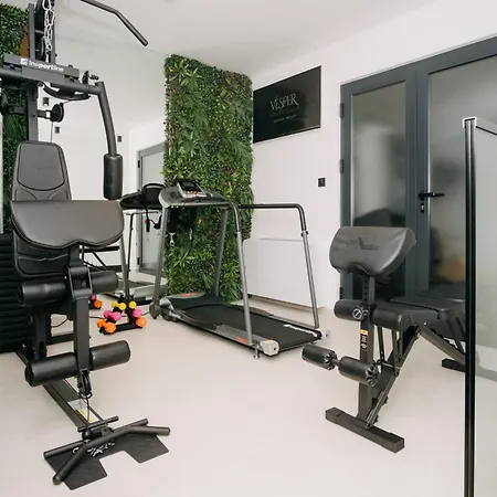 Luxury Vesper- Private Pool, Hot Tub, Rooftop Terrace, Gym *