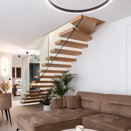 Luxury Vesper- Heated Pool, Hot Tub, Rooftop Terrace, Gym Villa *