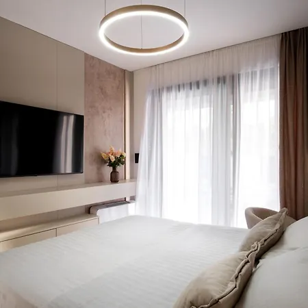 Luxury Vesper- Heated Pool, Hot Tub, Rooftop Terrace, Gym * Vodice