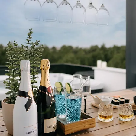 Luxury Vesper- Heated Pool, Hot Tub, Rooftop Terrace, Gym Vodice