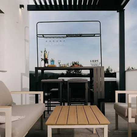 Luxury Vesper- Heated Pool, Hot Tub, Rooftop Terrace, Gym Villa