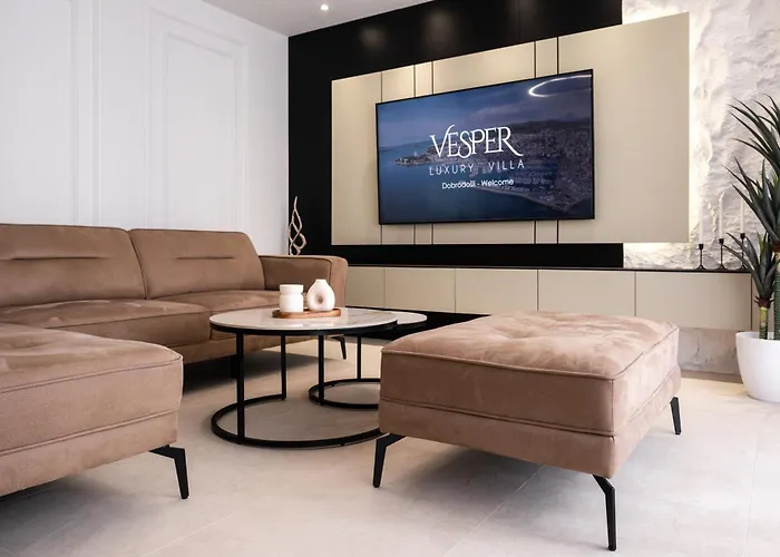 Villa Luxury Vesper- Private Pool, Hot Tub, Rooftop Terrace, Gym *