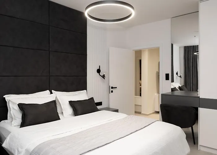 Luxury Vesper- Private Pool, Hot Tub, Rooftop Terrace, Gym Villa *