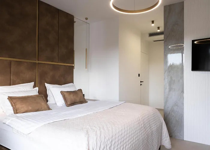 Luxury Vesper- Private Pool, Hot Tub, Rooftop Terrace, Gym * Vodice