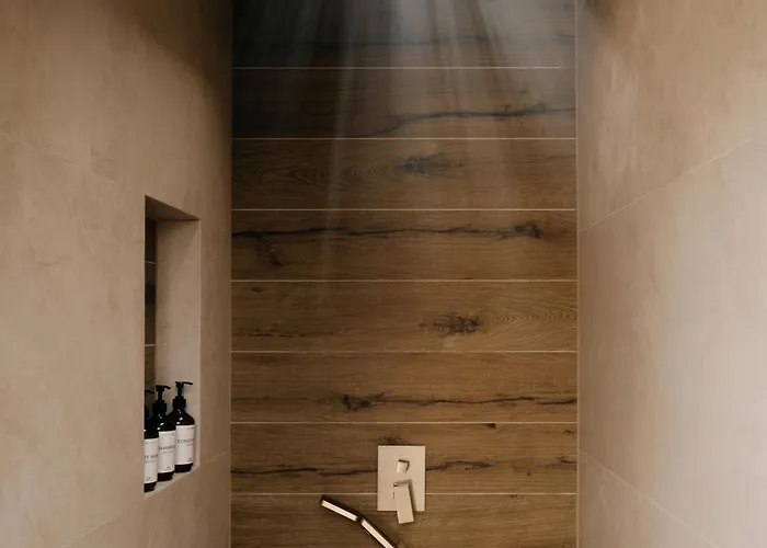 Luxury Vesper- Private Pool, Hot Tub, Rooftop Terrace, Gym 别墅 *