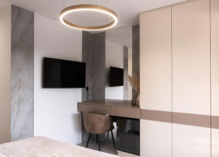 Vila Luxury Vesper- Private Pool, Hot Tub, Rooftop Terrace, Gym *