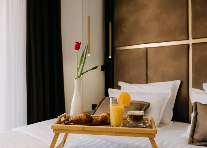 Luxury Vesper- Private Pool, Hot Tub, Rooftop Terrace, Gym 沃迪切