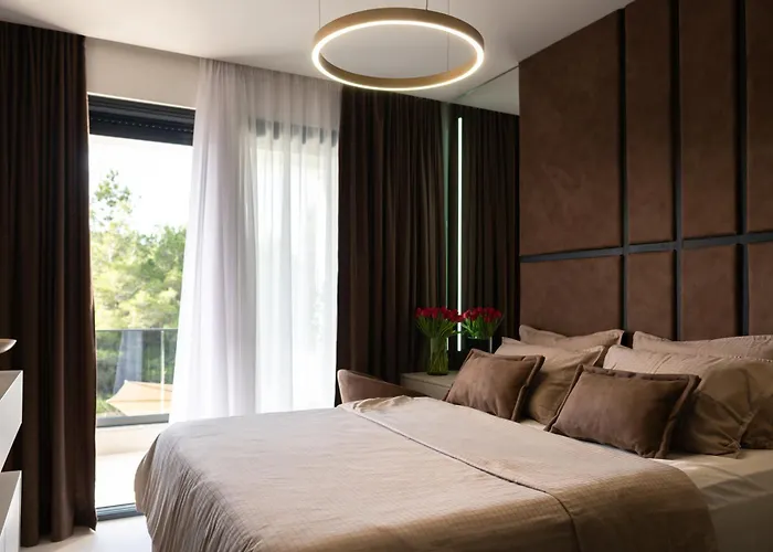 Luxury Vesper- Heated Pool, Hot Tub, Rooftop Terrace, Gym Villa Vodice