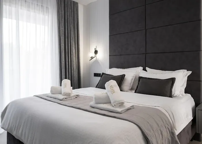 Luxury Vesper- Private Pool, Hot Tub, Rooftop Terrace, Gym * 沃迪切