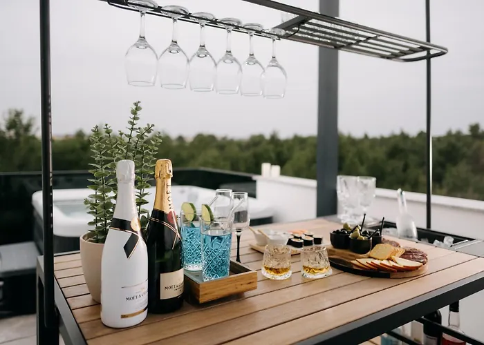 Luxury Vesper- Private Pool, Hot Tub, Rooftop Terrace, Gym Vila Vodice