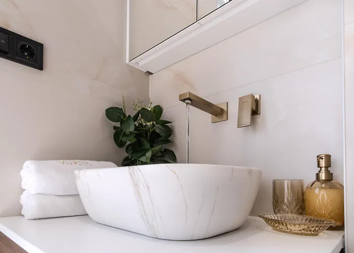 Luxury Vesper- Private Pool, Hot Tub, Rooftop Terrace, Gym