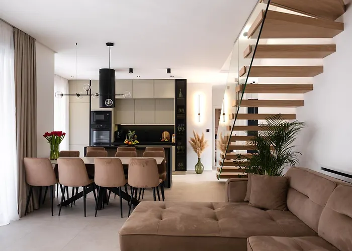 Luxury Vesper- Private Pool, Hot Tub, Rooftop Terrace, Gym