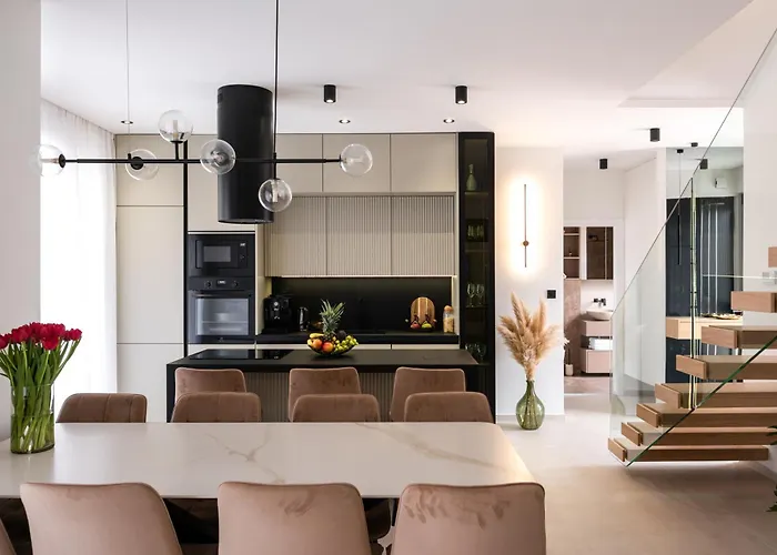 Luxury Vesper- Heated Pool, Hot Tub, Rooftop Terrace, Gym Villa Vodice