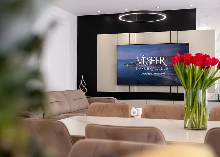 Luxury Vesper- Heated Pool, Hot Tub, Rooftop Terrace, Gym Villa *