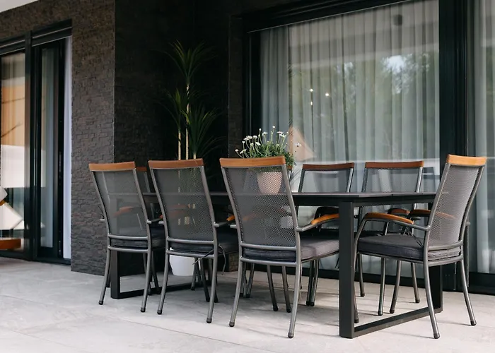 Luxury Vesper- Private Pool, Hot Tub, Rooftop Terrace, Gym *