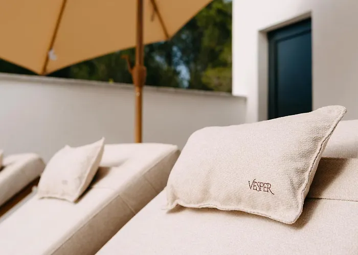 Luxury Vesper- Private Pool, Hot Tub, Rooftop Terrace, Gym Villa