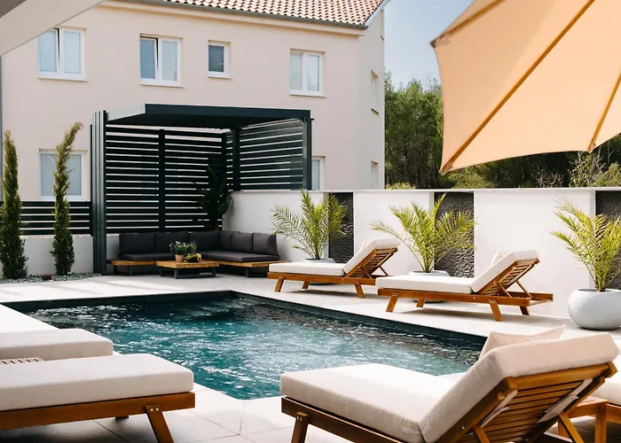 Luxury Vesper- Private Pool, Hot Tub, Rooftop Terrace, Gym * Vodice