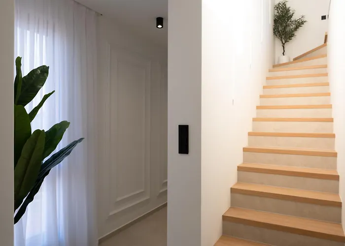 Luxury Vesper- Private Pool, Hot Tub, Rooftop Terrace, Gym