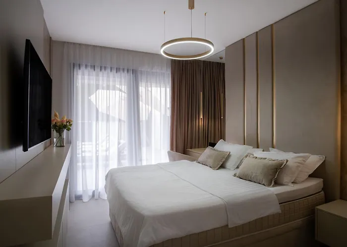 Luxury Vesper- Heated Pool, Hot Tub, Rooftop Terrace, Gym *