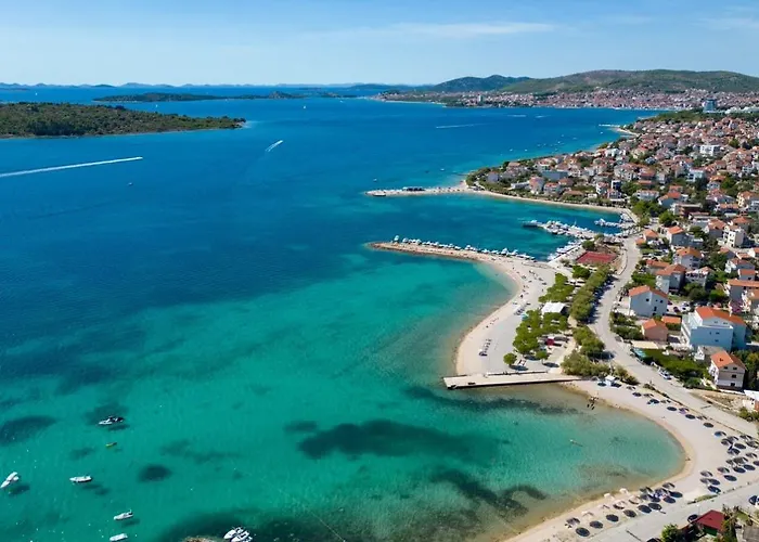 Luxury Vesper- Heated Pool, Hot Tub, Rooftop Terrace, Gym Villa