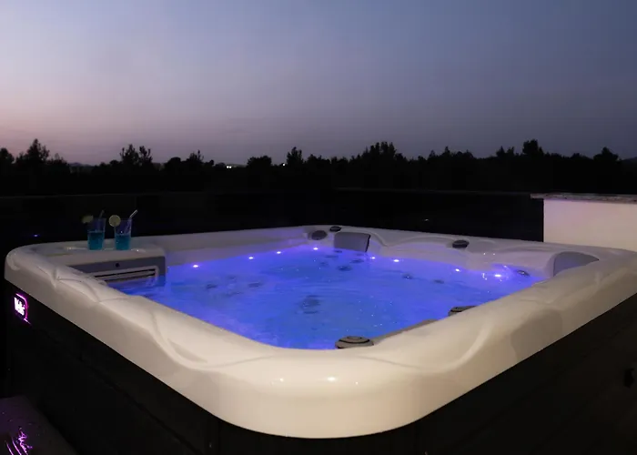 Villa Luxury Vesper- Private Pool, Hot Tub, Rooftop Terrace, Gym Vodice