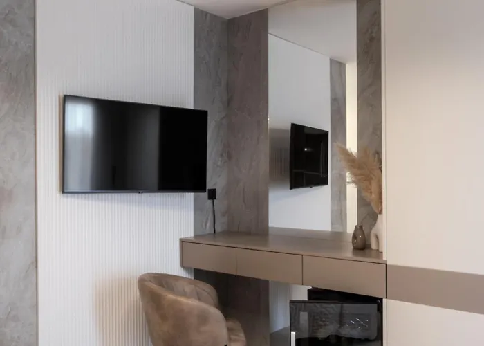 Luxury Vesper- Heated Pool, Hot Tub, Rooftop Terrace, Gym