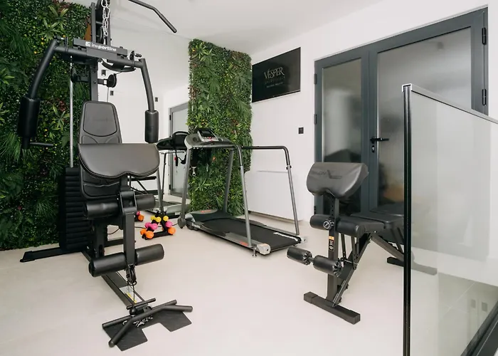 Luxury Vesper- Private Pool, Hot Tub, Rooftop Terrace, Gym *