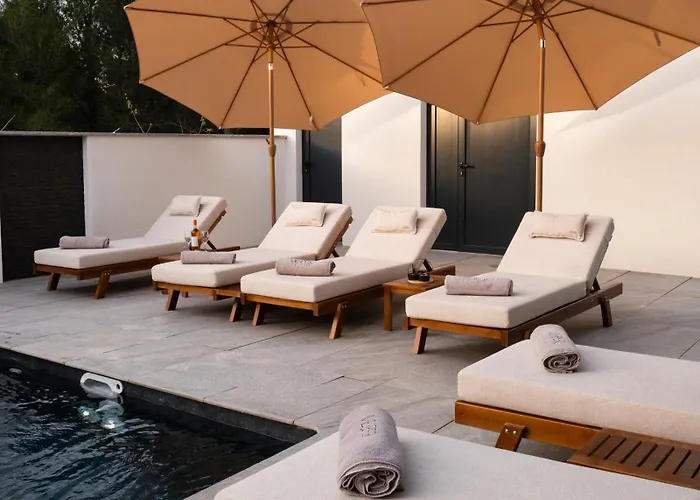 Luxury Vesper- Private Pool, Hot Tub, Rooftop Terrace, Gym Vodice